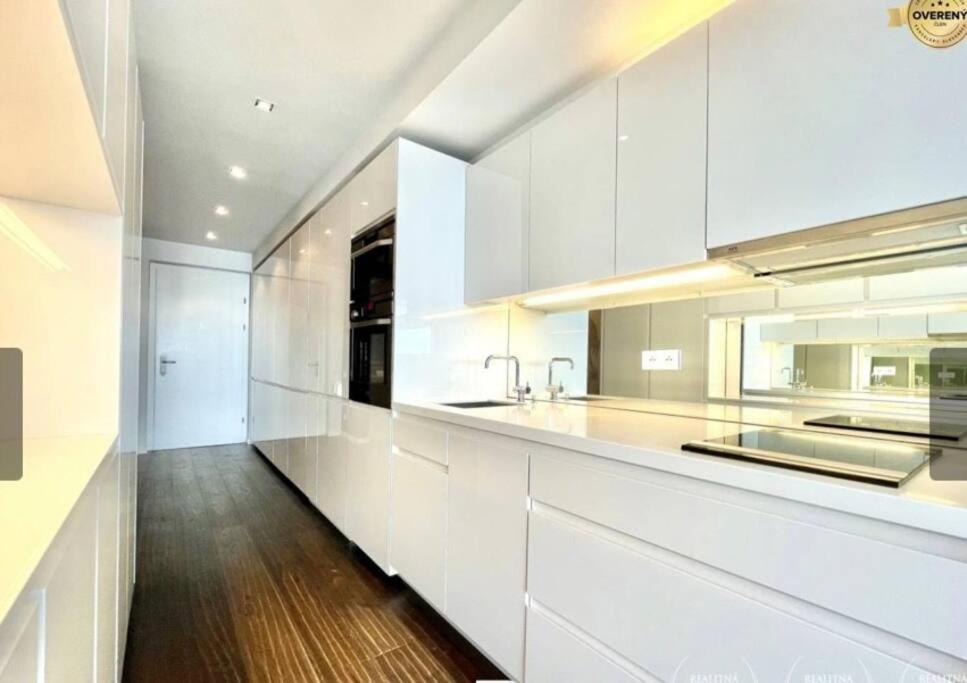Апартаменти Eurovea Cozy Studio Братислава Екстер'єр фото