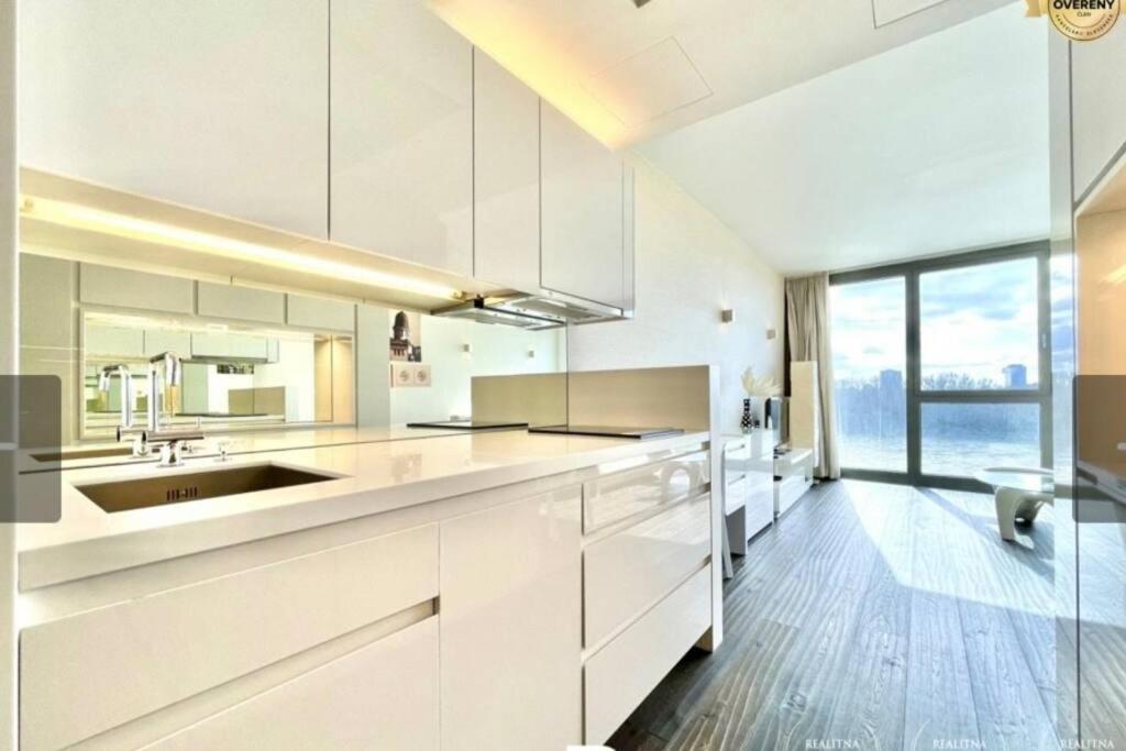 Апартаменти Eurovea Cozy Studio Братислава Екстер'єр фото