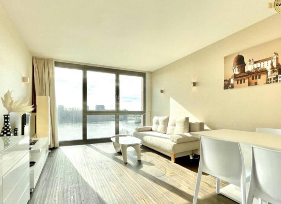 Апартаменти Eurovea Cozy Studio Братислава Екстер'єр фото
